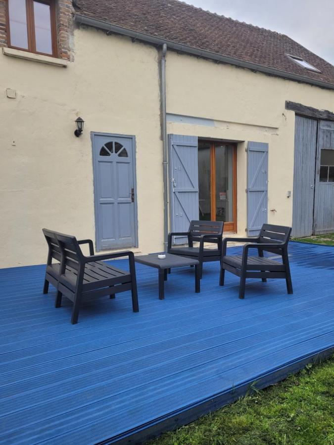 Villa Un Nid Pour La Nuit Bransles Exterior foto