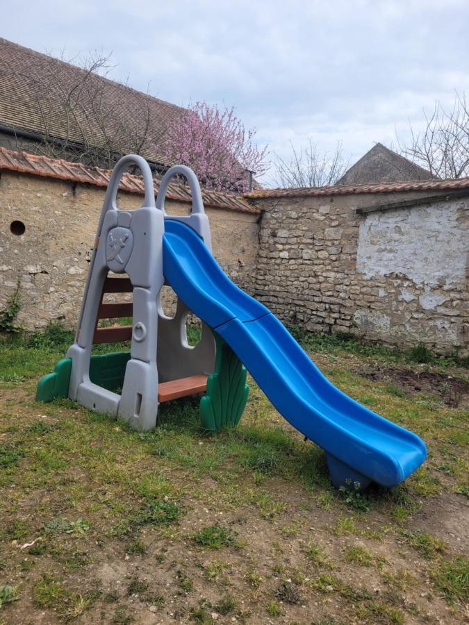 Villa Un Nid Pour La Nuit Bransles Exterior foto